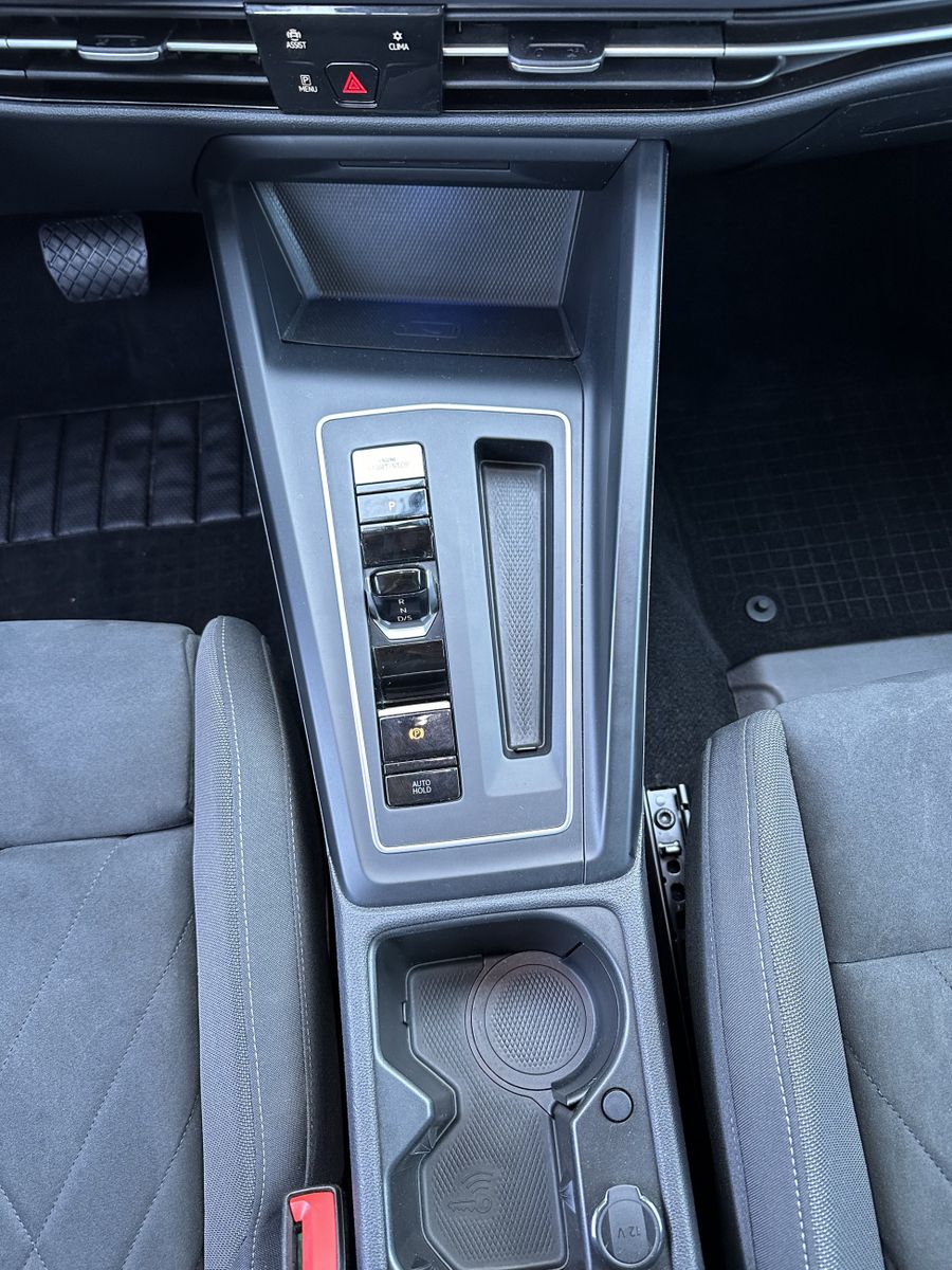 Fahrzeugabbildung Volkswagen Golf Variant 1.5 eTSI DSG Style NAV+MATRIX+VCOCK