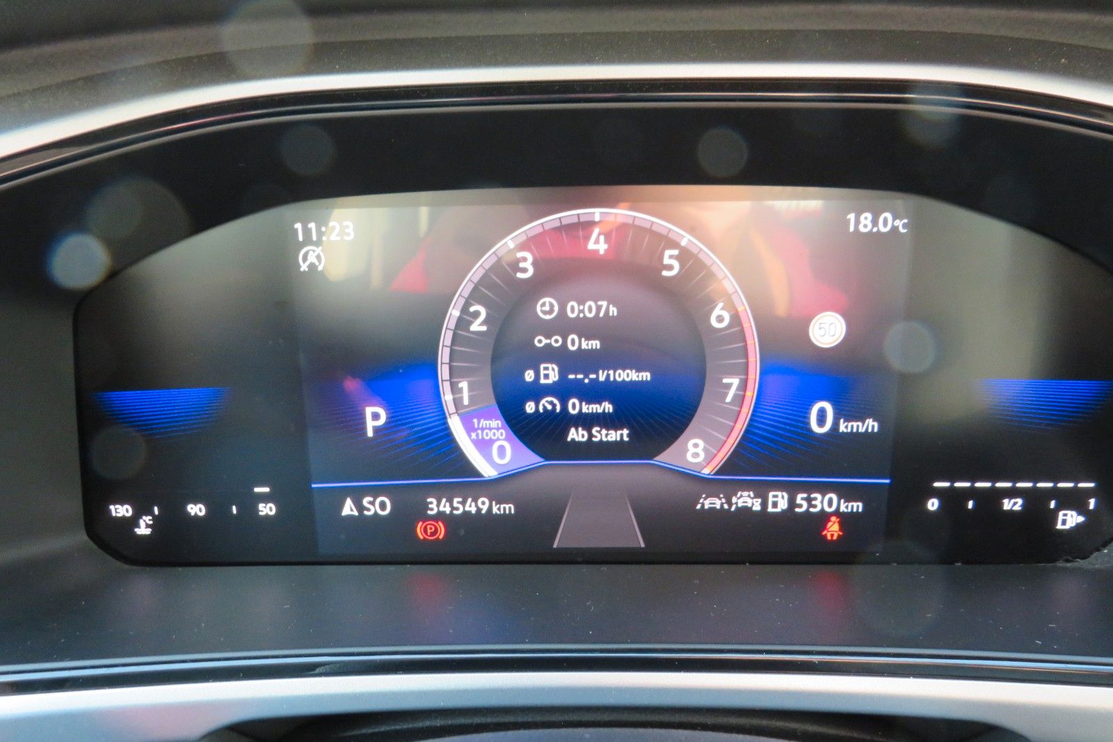 Fahrzeugabbildung Volkswagen T-Roc Life DSG AHK NAVI SITZH. APP-CON. LED 1Hd