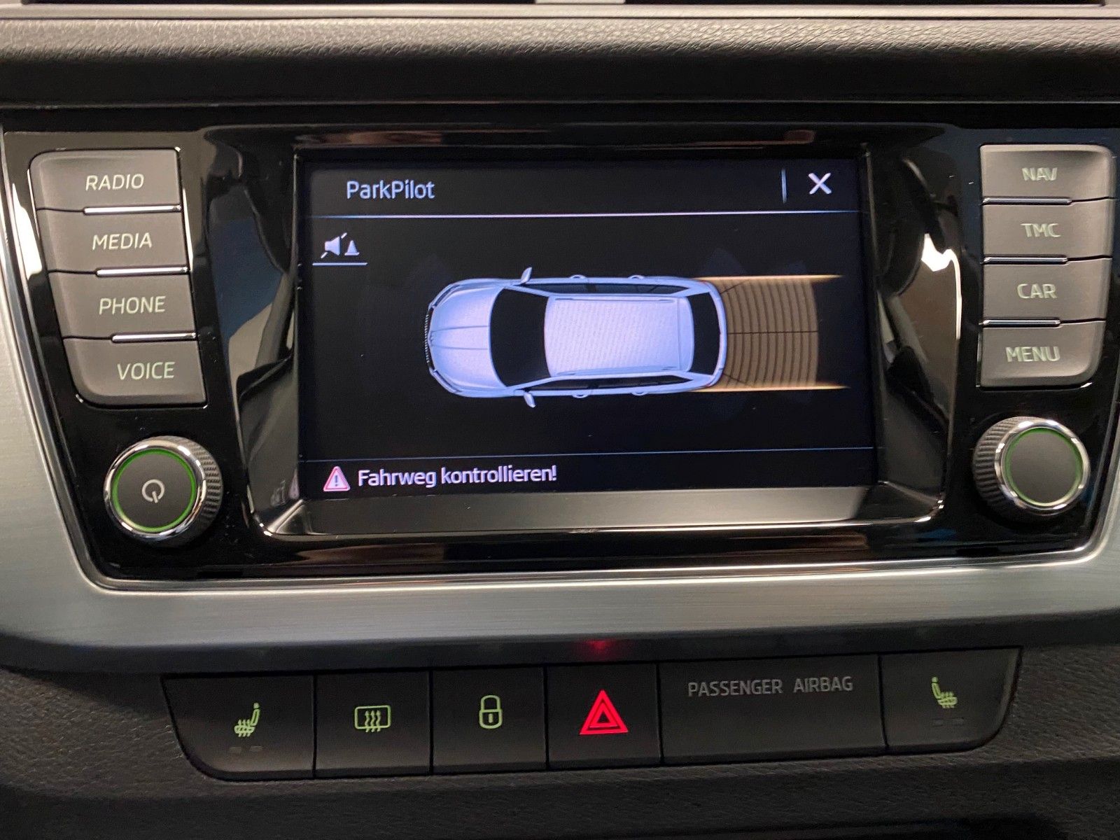 Fahrzeugabbildung SKODA Fabia 1.0l TSI DSG AMBITION COMBI++NAVI+PDC+ALU+