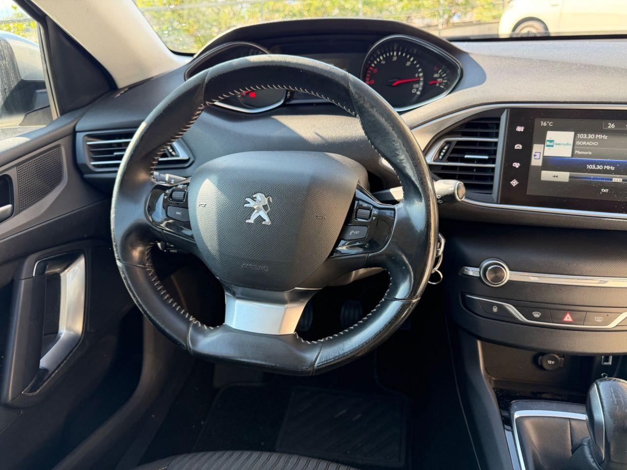 Peugeot 308 2015 — photo 10