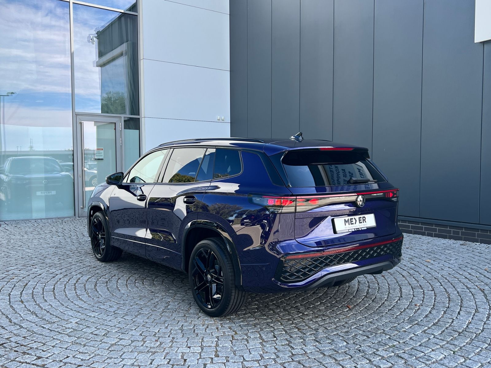 Fahrzeugabbildung Volkswagen Tayron R-Line 2.0 TDI DSG 4MOTION *Panorama, Bla