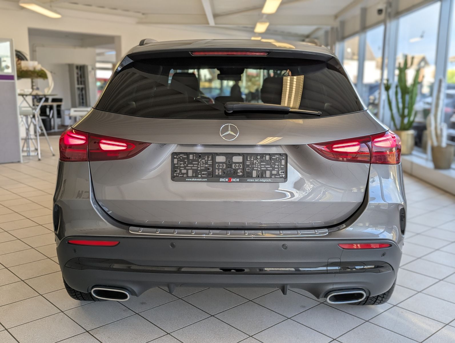 MERCEDES-BENZ GLA 200 AMG Multib. Distronic MBUX Pano AHK 360° - Image 6
