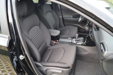 Hyundai i30 Kombi DCT-NAVI-LED-KAMERA-SHZG-ALU17-