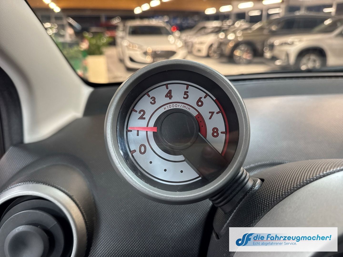 Fahrzeugabbildung Peugeot 107 Active GA Privacyverglasung teilb.Rücksb Led