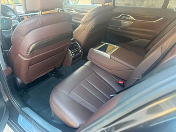 BMW 730 - 12