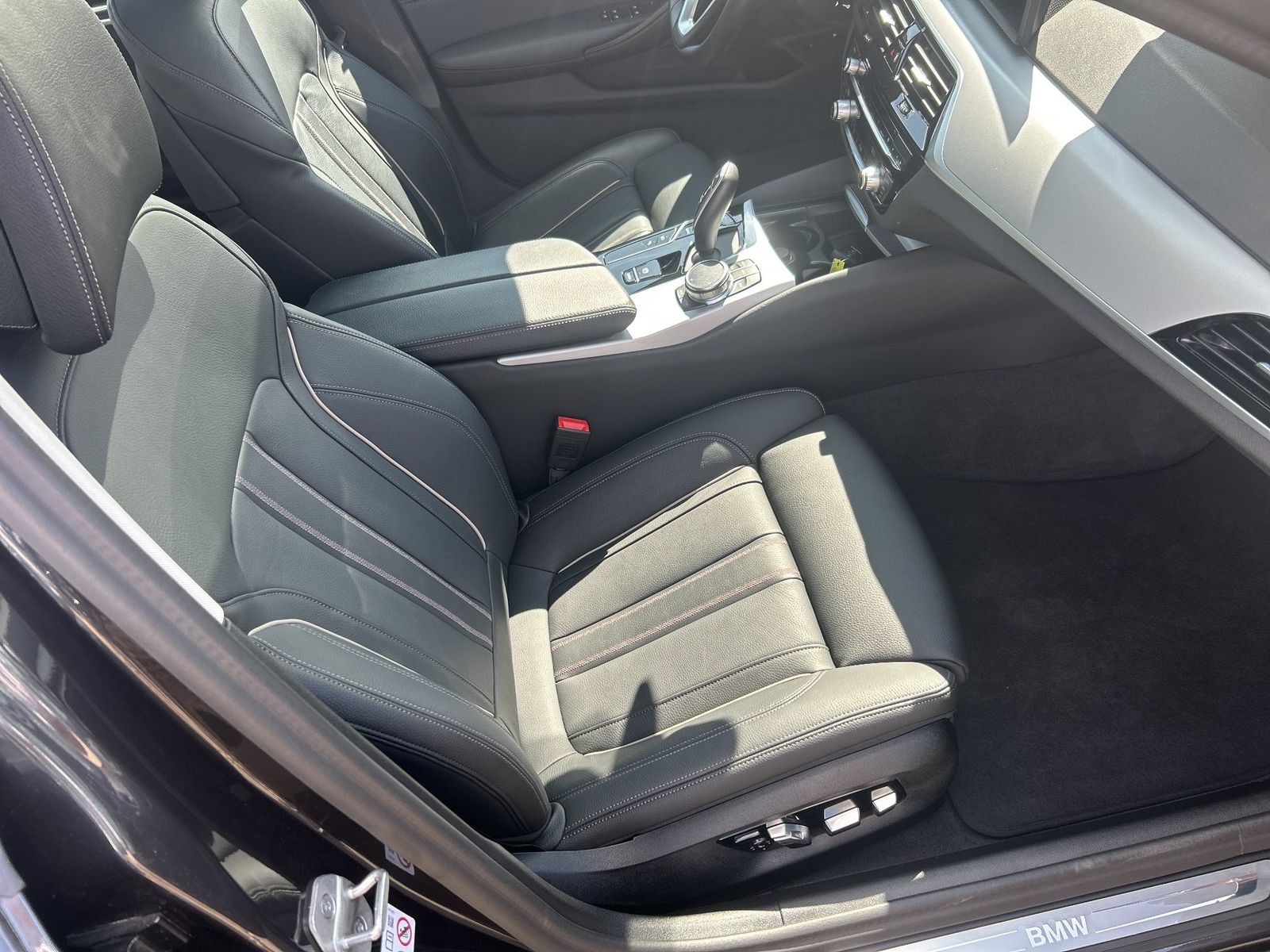 BMW 530e Tour LASER PANO Head-Up Komfortsitz Laserli foto 12
