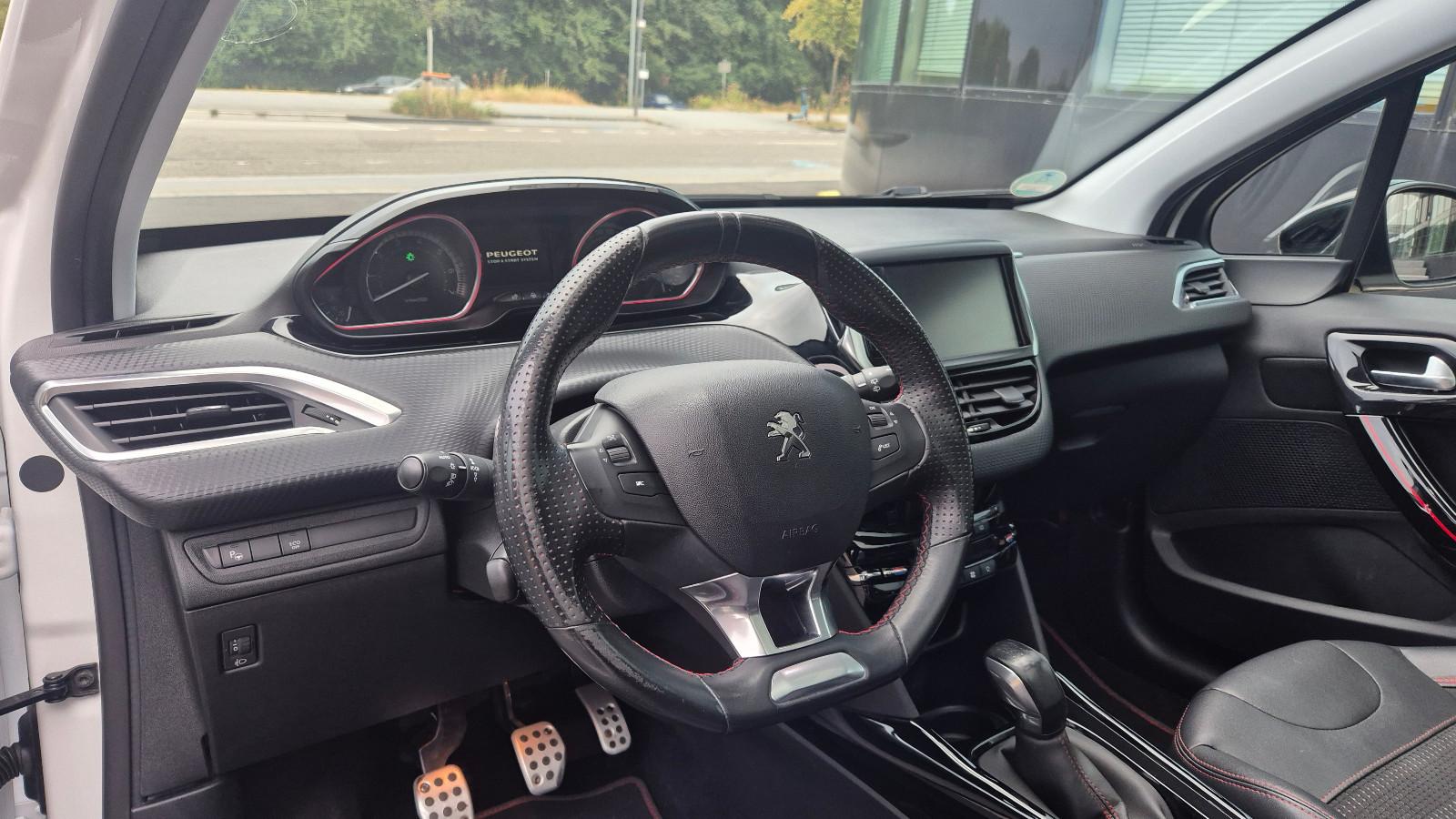Peugeot 2008 GT-Line/1.Hand/Navi/Kamera/Scheckheft/Euro6
