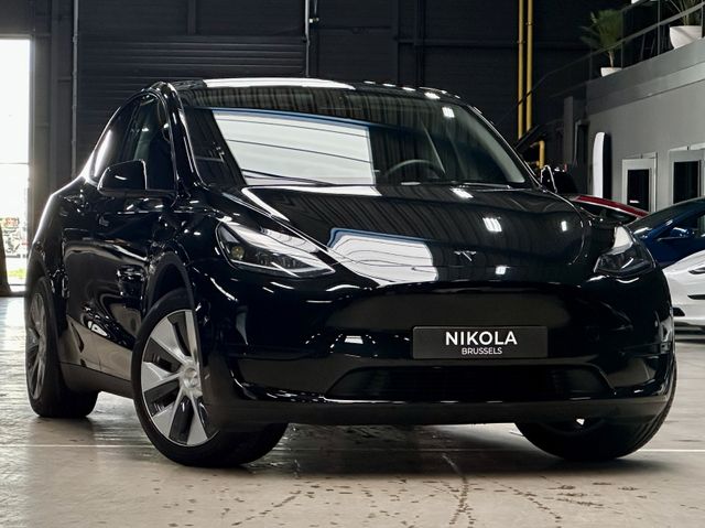 Tesla REAR WHEEL DRIVE - ALL BLACK - AUTOPILOT