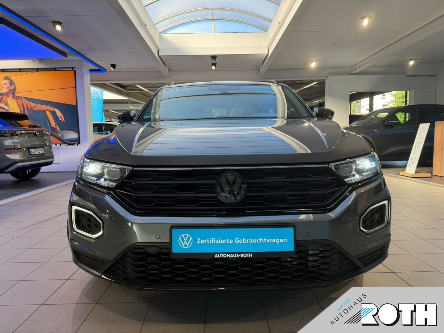 Volkswagen T-Roc 2.0 TSI 4M Sthzg DCC AHK NAVI RFK Beats Sh foto 2