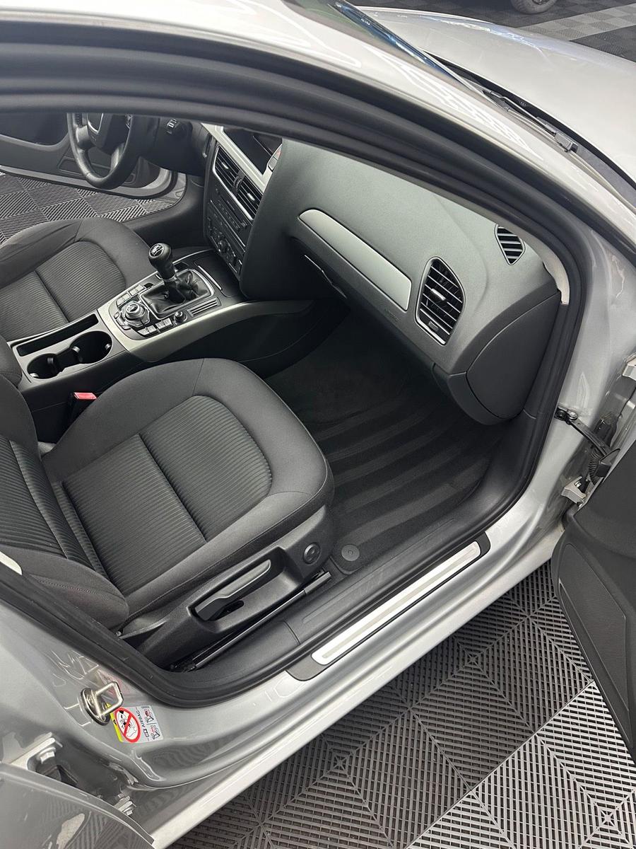 Audi A4 2009 — photo 5