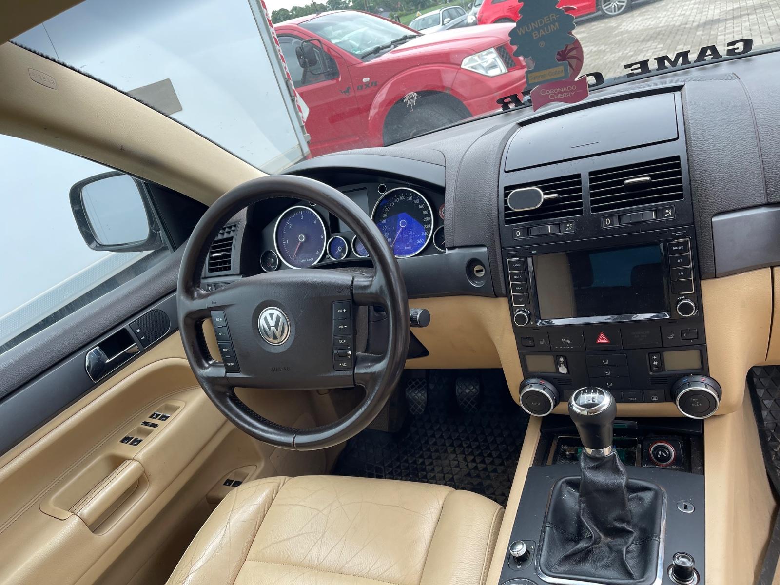 Volkswagen Touareg 2004 — photo 8