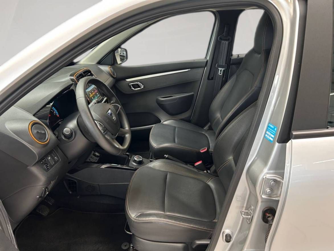 Fahrzeugabbildung Dacia Spring Comfort Plus mit Look-Paket-Orange