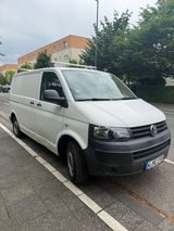 Volkswagen T5 Transporter, AHK, wenig Km, von Privat - Volkswagen T5 Transporter in Köln