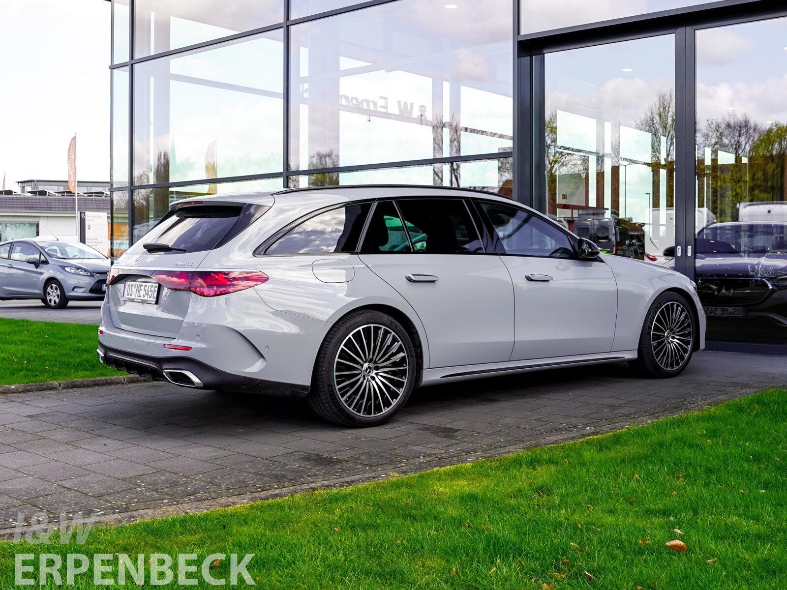 Fahrzeugabbildung Mercedes-Benz E 300de 4M AMG Distronic HeadUp AHK DigitalLight