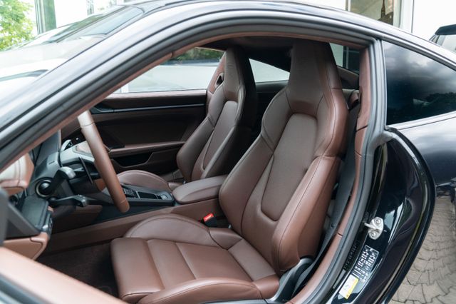 Porsche 992.2 Carrera 4 GTS / COUPE / 18 WEGE / LED Porsche 992.2 Carrera 4 GTS / COUPE / 18 WEGE / LED