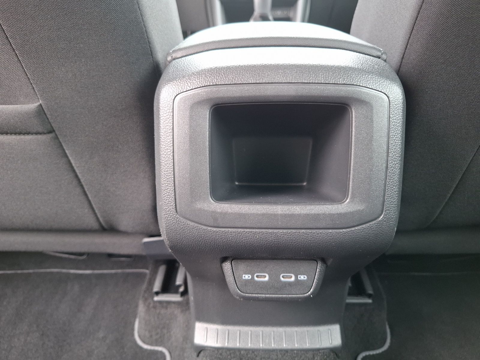 Fahrzeugabbildung Volkswagen T-Cross TSI Life Climatronic AID ACC RFK SH LM