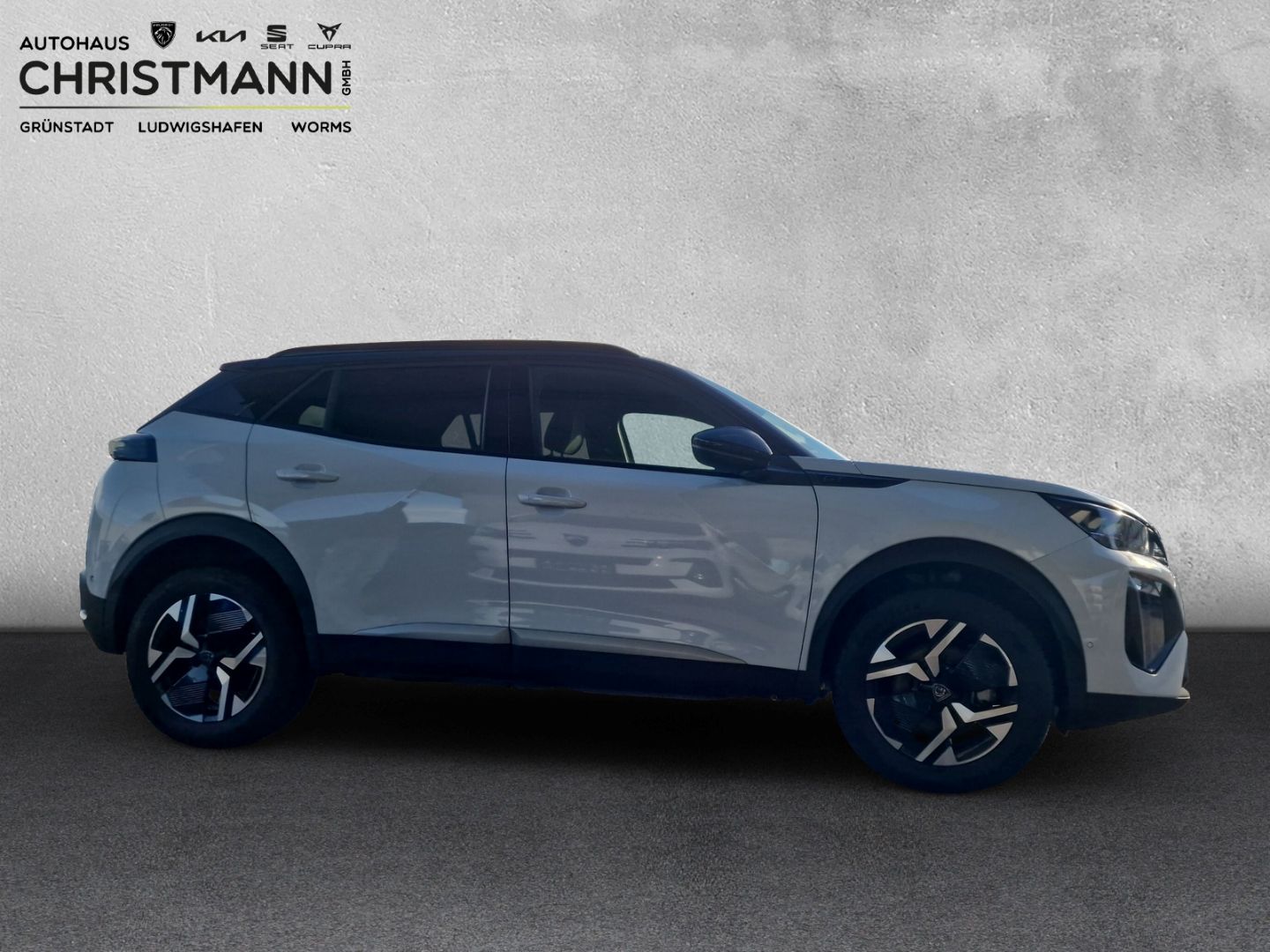 Fahrzeugabbildung Peugeot 2008 Hybrid 136 GT *NAVI*RFK*SHZ*DAB+*MASSAGE*EL