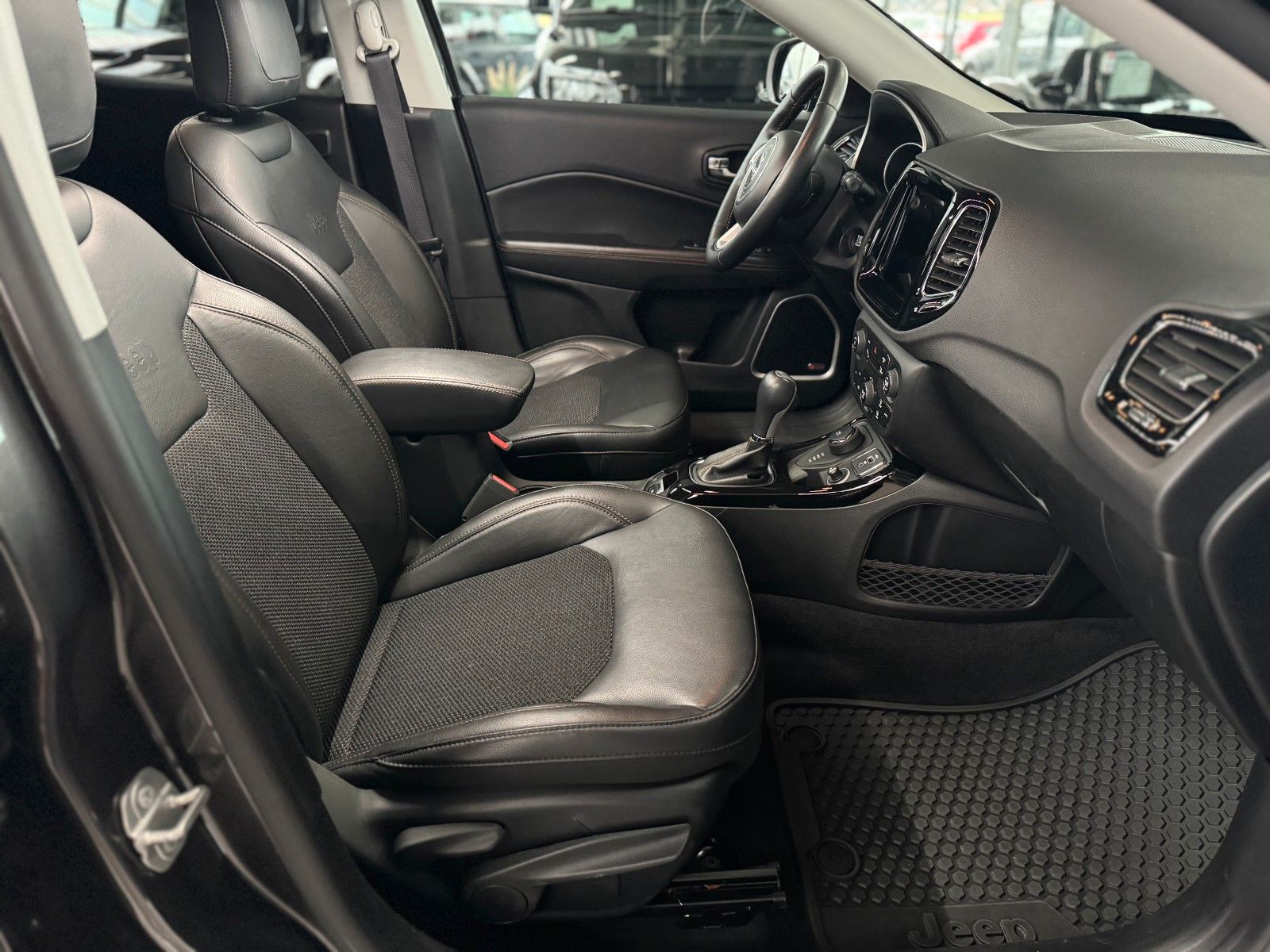 Fahrzeugabbildung Jeep Compass 1.4T Limited 4WD "Premium- + Sicht-Paket