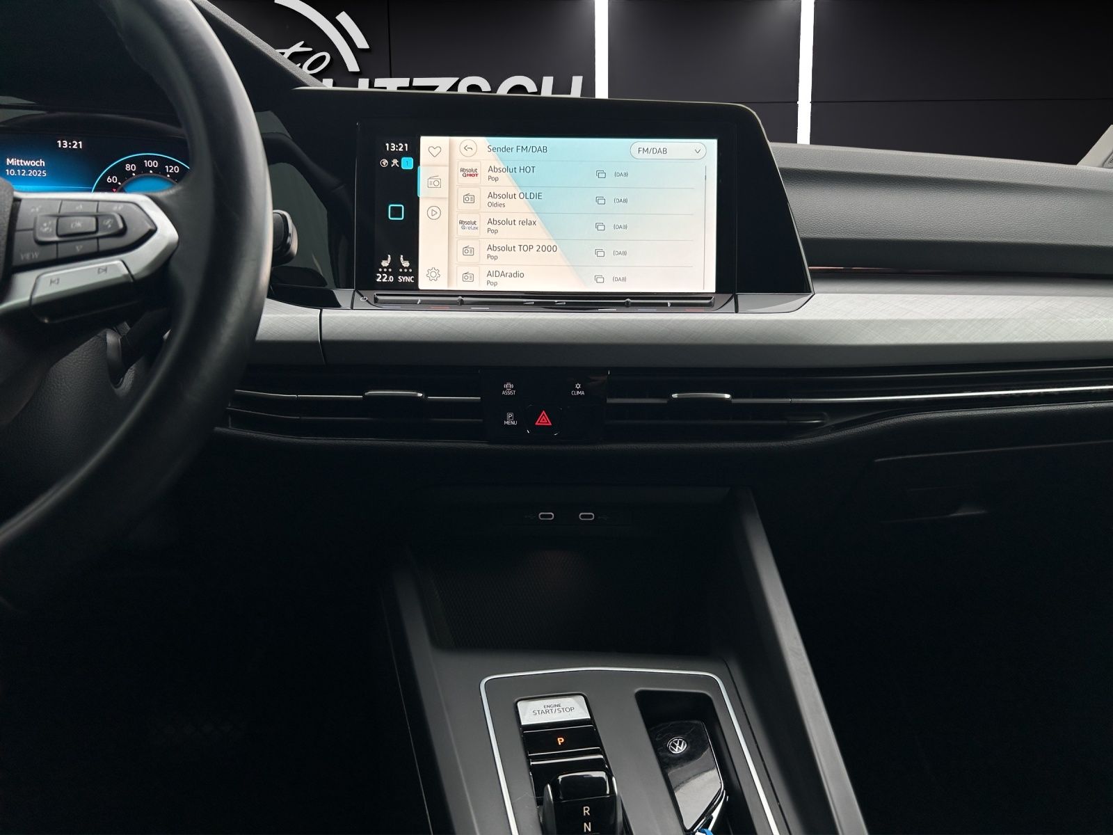 Fahrzeugabbildung Volkswagen Golf VIII Variant Business TDI DSG LED ACC SHZ P