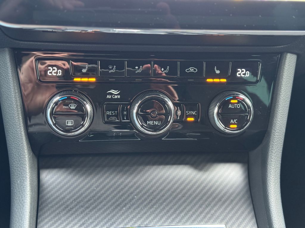 SKODA Superb Combi 2.0 TDI Sportline DSG SKODA Superb Combi 2.0 TDI Sportline DSG