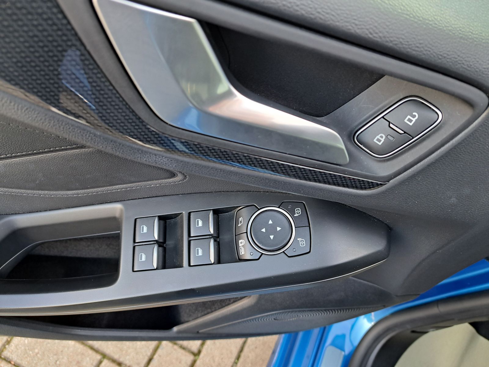 Fahrzeugabbildung Ford Focus ST-Line LED NAVI KAMERA PARK-ASSISTENT