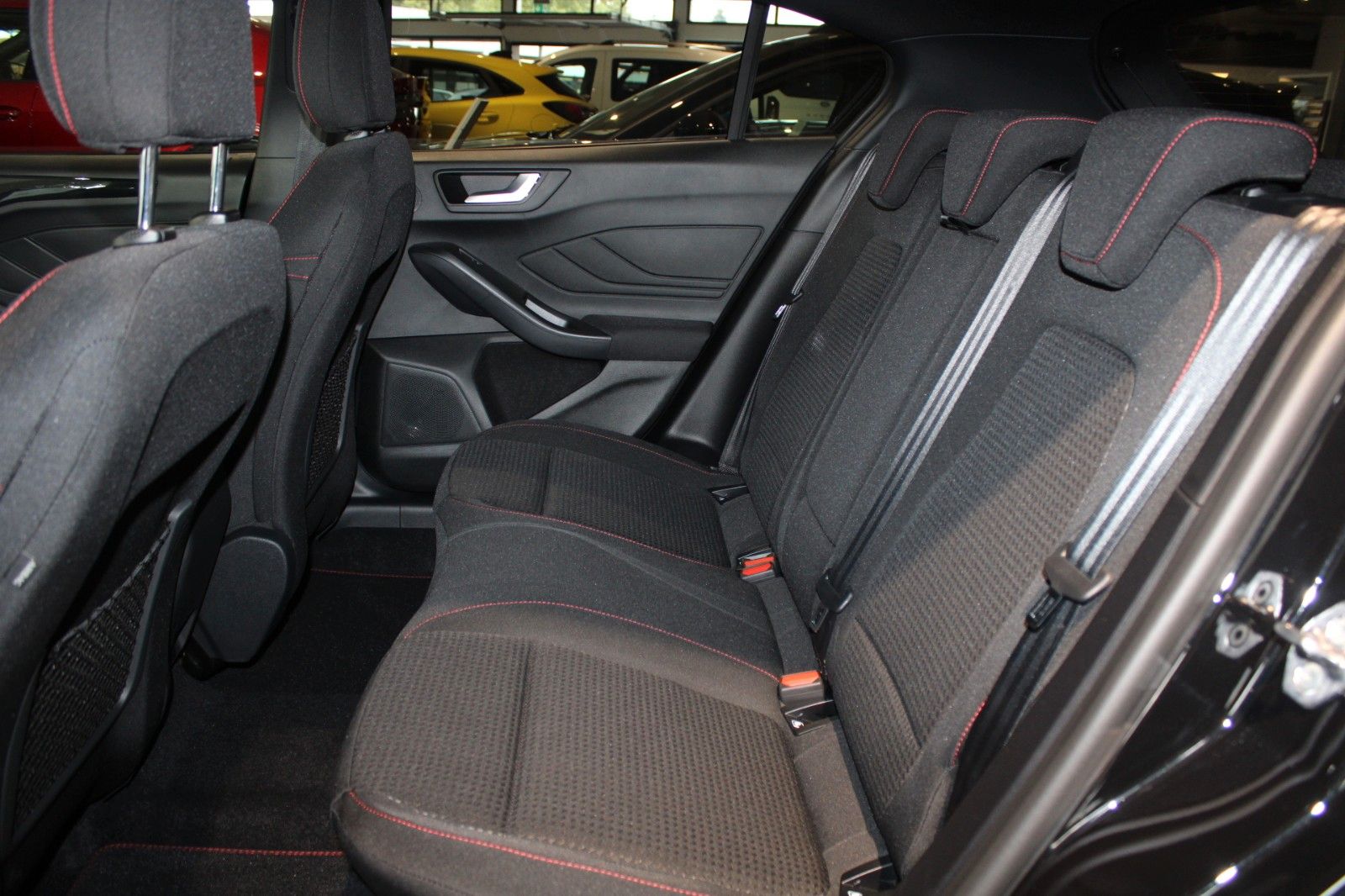 Fahrzeugabbildung Ford Focus Hybrid ST-Line X Automatik Top Ausstattung