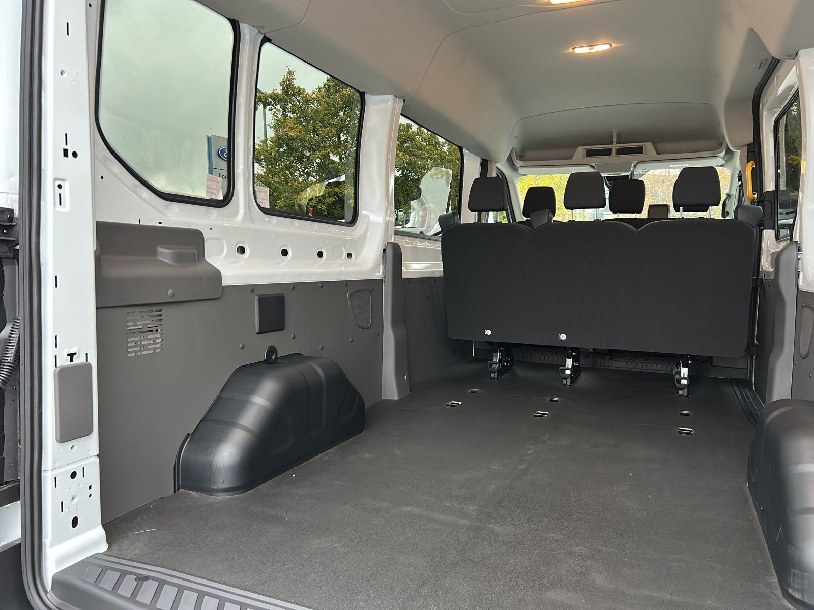 Fahrzeugabbildung Ford Transit Kombi 350L3 Trend 6 Sitze GJR Techno Pak