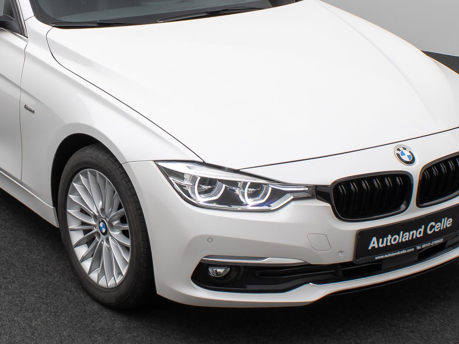 Fahrzeugabbildung BMW 320d Luxury Line Kamera HUD HiFi Stop&Go Komfort