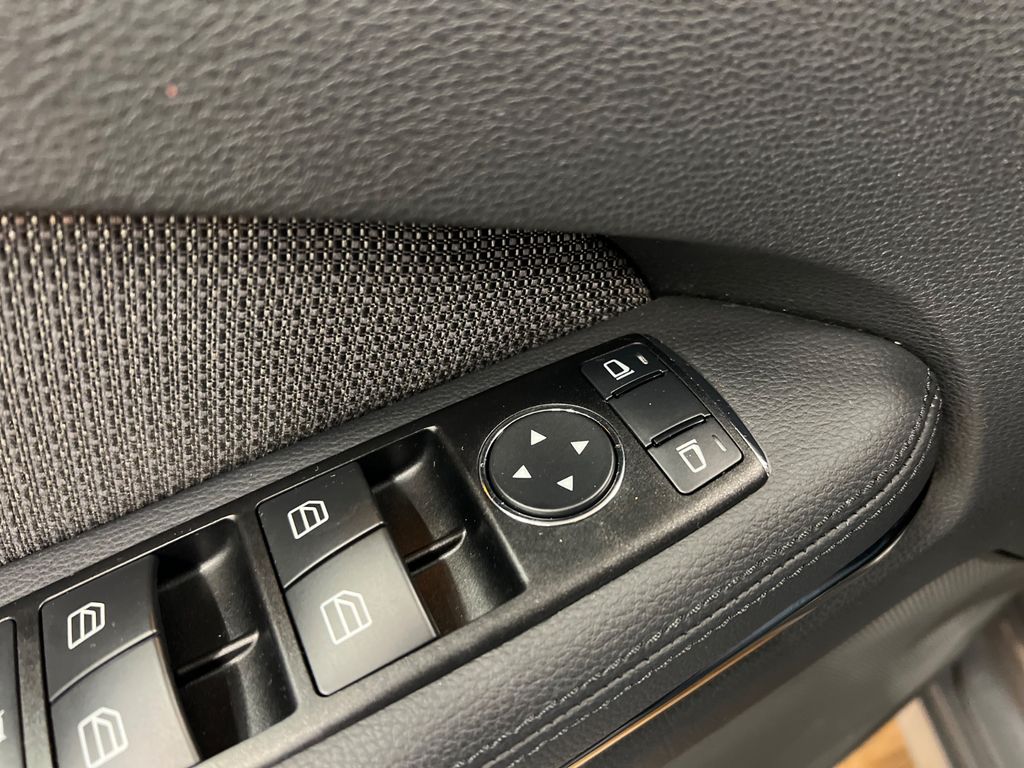 Mercedes-Benz E 350 BE / V6 / RENTNER / NUR 81.tKM/ GARANTIE Mercedes-Benz E 350 BE / V6 / RENTNER / NUR 81.tKM/ GARANTIE