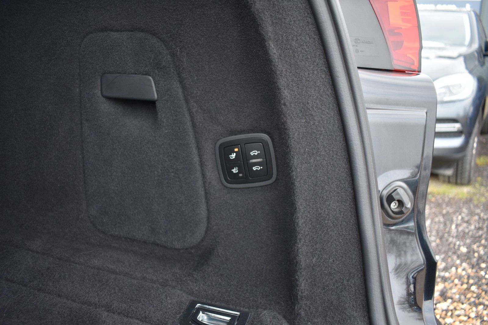 Fahrzeugabbildung Porsche Cayenne Turbo Panorama AHK Sport Chrono Keramik