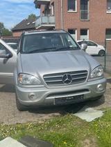 Mercedes-Benz ML 55 AMG AMG - Mercedes-Benz ML 55 AMG mit Benzin-Antrieb: Automatik