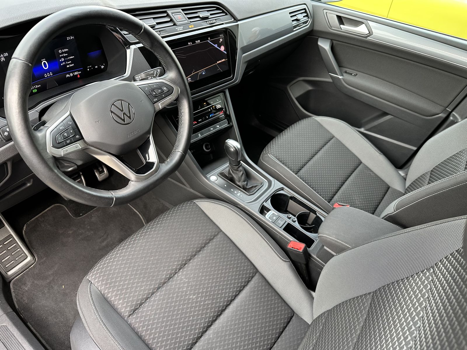 Fahrzeugabbildung Volkswagen Touran 2.0 TDI DSG ACTIVE NAV+LED+AHK+KAMERA+SHZ