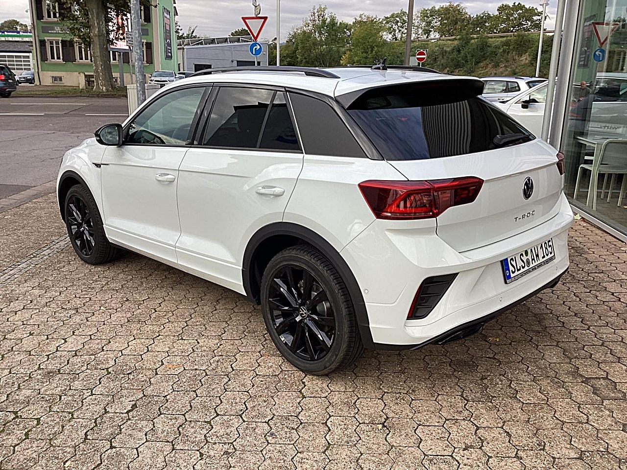 Fahrzeugabbildung Volkswagen T-Roc R-Line 1.5 TSI DSG ACC Matrix Pano