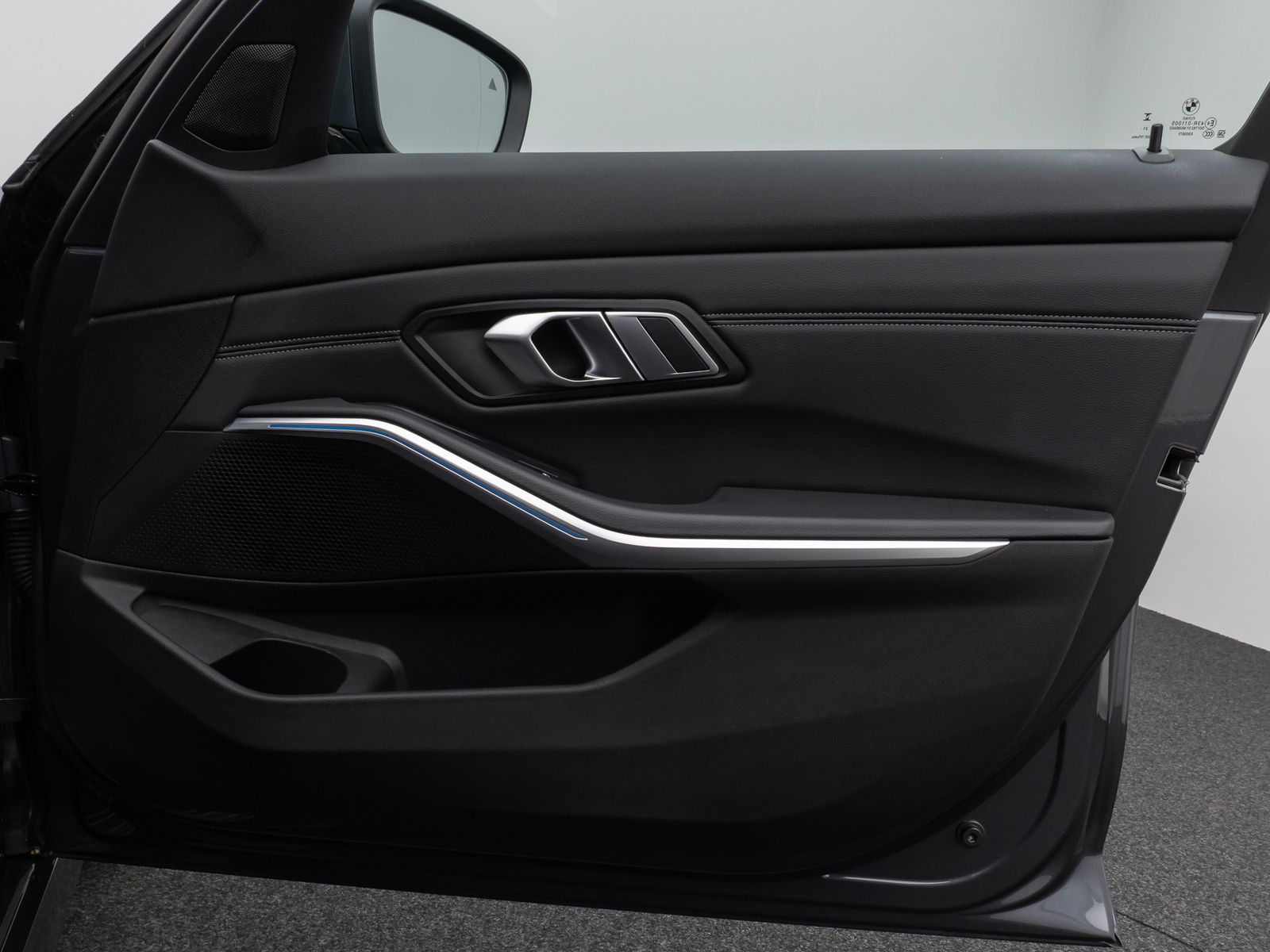 Fahrzeugabbildung BMW 330e Kamera DAB HiFi DrivingAssist Alarm Sport