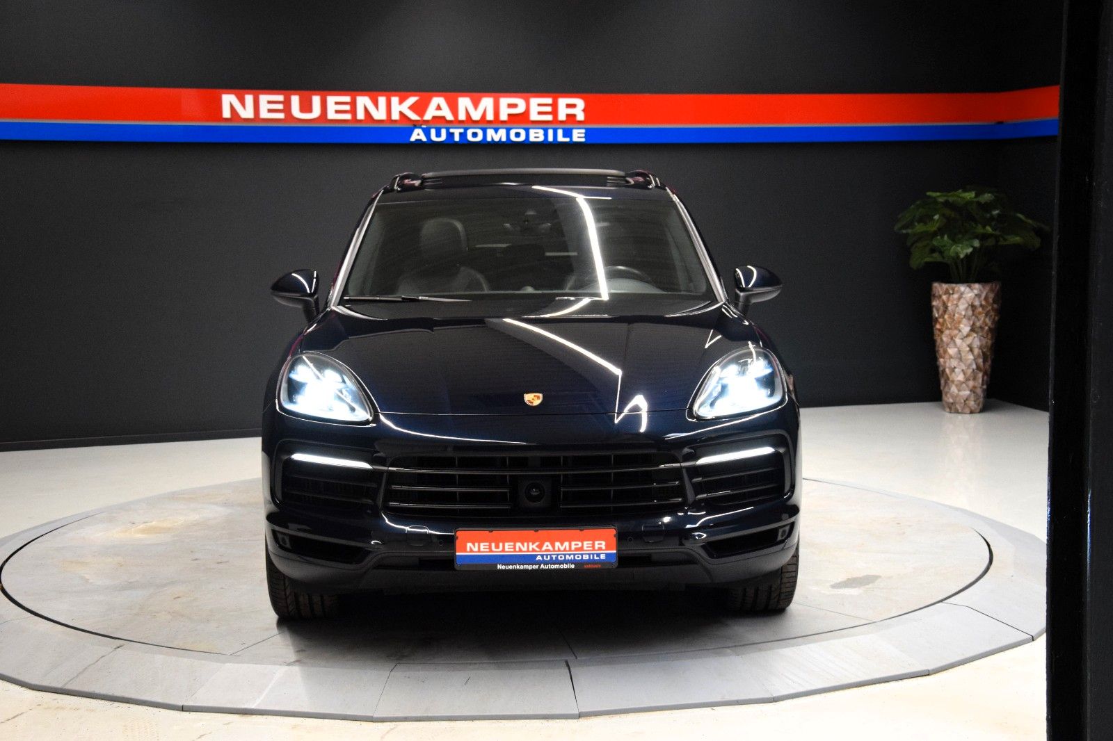 Fahrzeugabbildung Porsche Cayenne E-Hybrid Pano. ACC Matrix. Bose Approv.