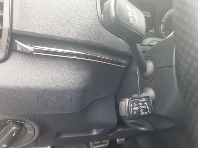 Fahrzeugabbildung SKODA Karoq 1.5 TSI DSG Sportline NAVI ACC AHK CLIMA