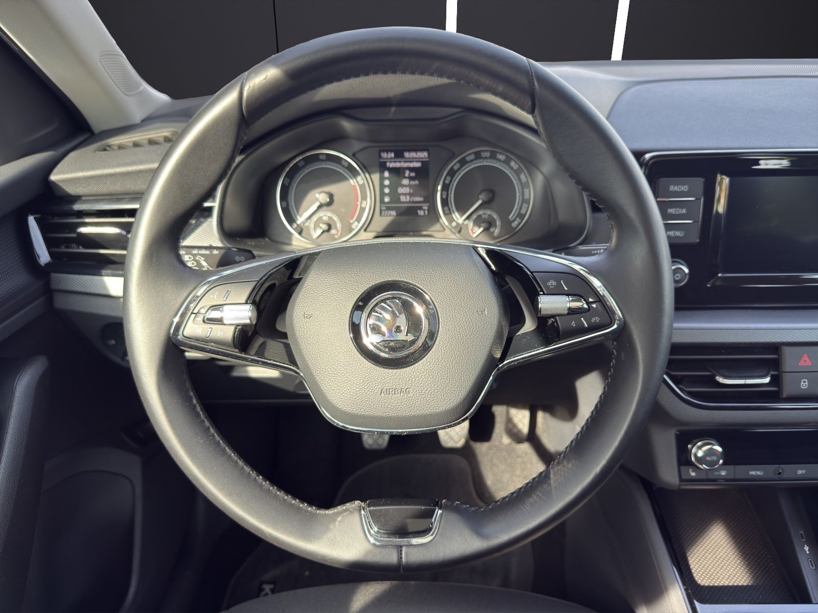 Fahrzeugabbildung SKODA Kamiq TSI Ambition LED Pano GRA PDC SH LM