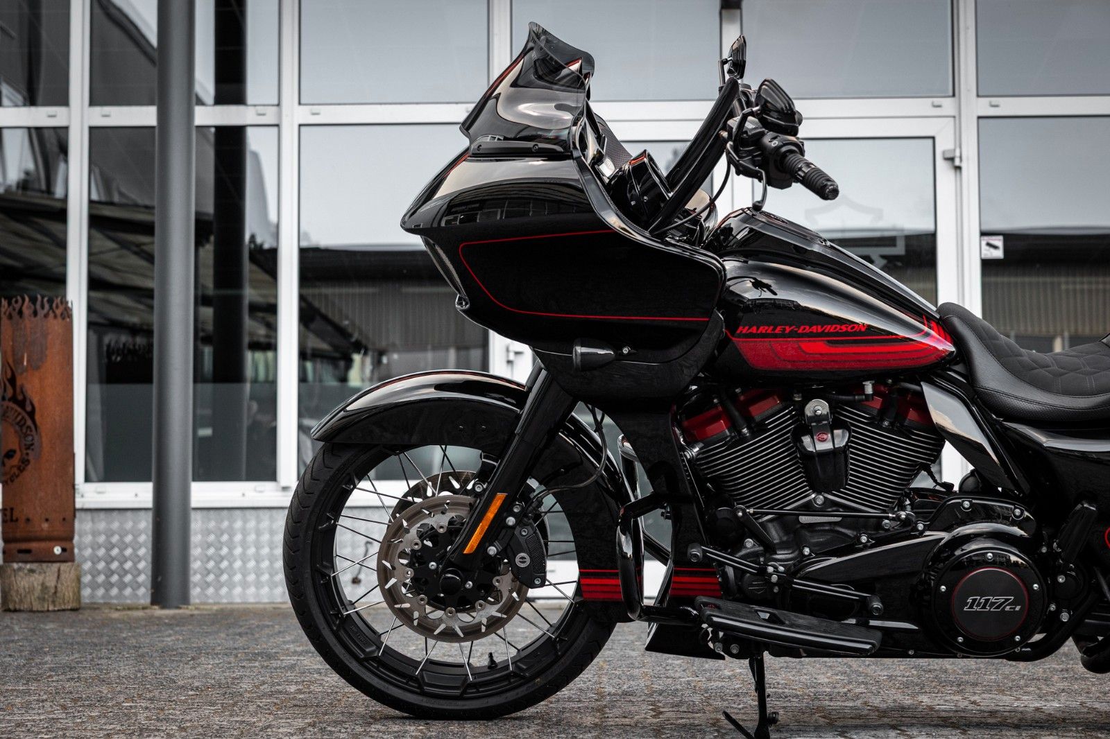 Fahrzeugabbildung Harley-Davidson CVO ROAD GLIDE 117 FLTRXSE - JEKILL&HYDE