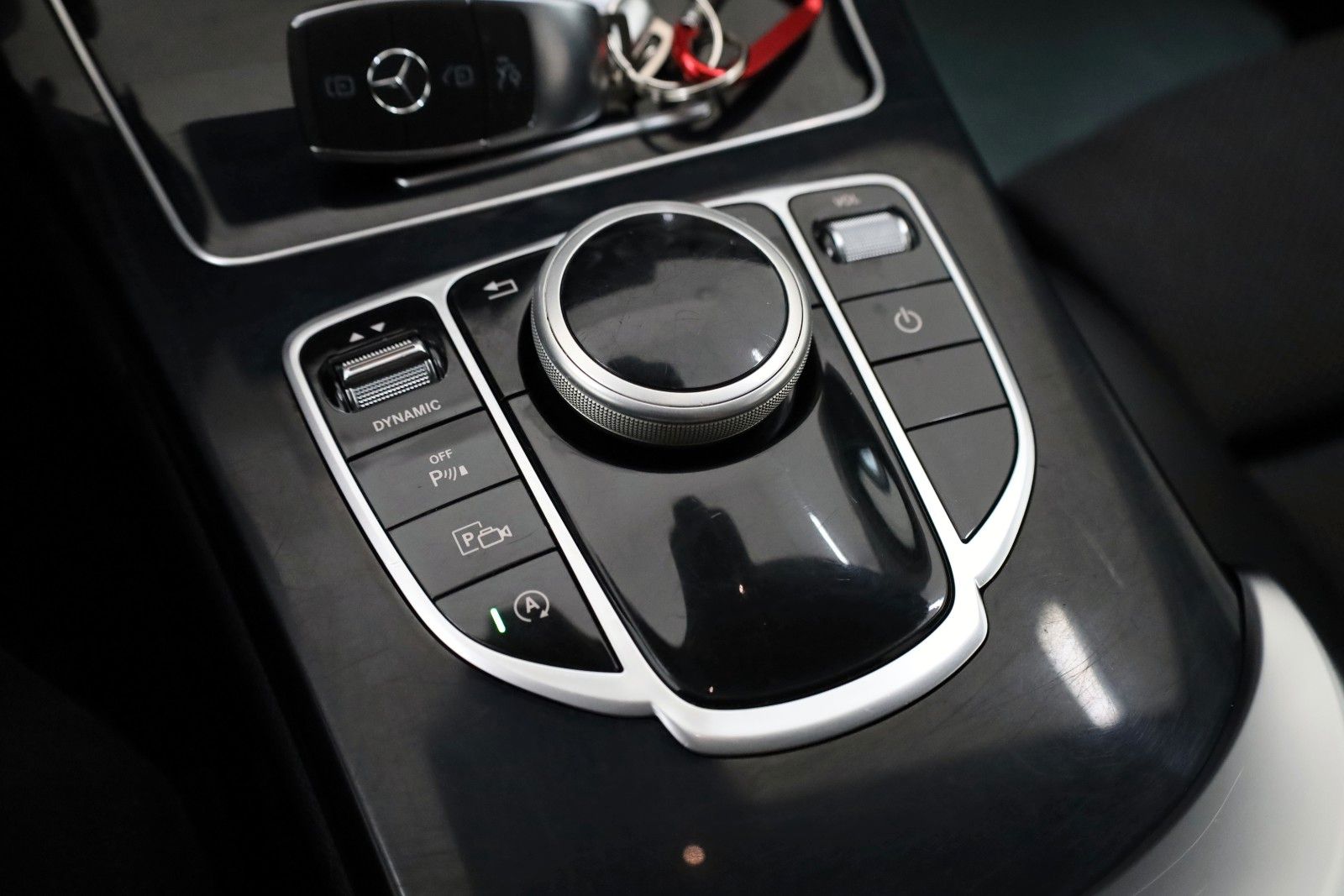 Fahrzeugabbildung Mercedes-Benz C 180 T-Modell,T.Leder,Navi,LED,SH,Kamera,ACC