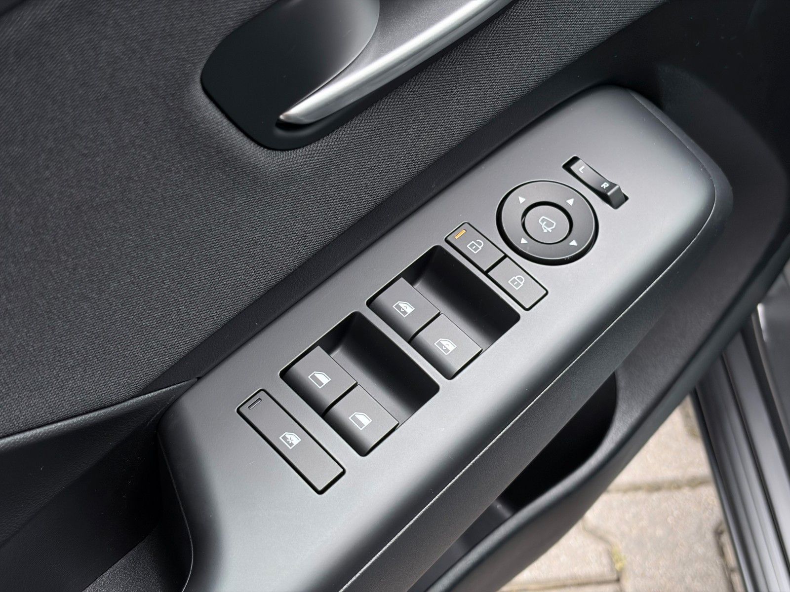 Fahrzeugabbildung Hyundai Kona 1.6 GDI Trend KlimaA,LED,Navi,SHZ,el.Heck