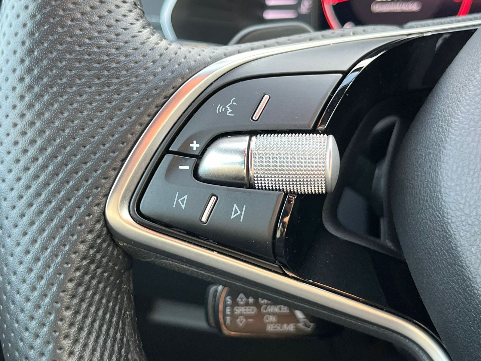 Fahrzeugabbildung SKODA Octavia 1.5 DSG Sportline PANO*MATRIX*AHK*5J.GAR