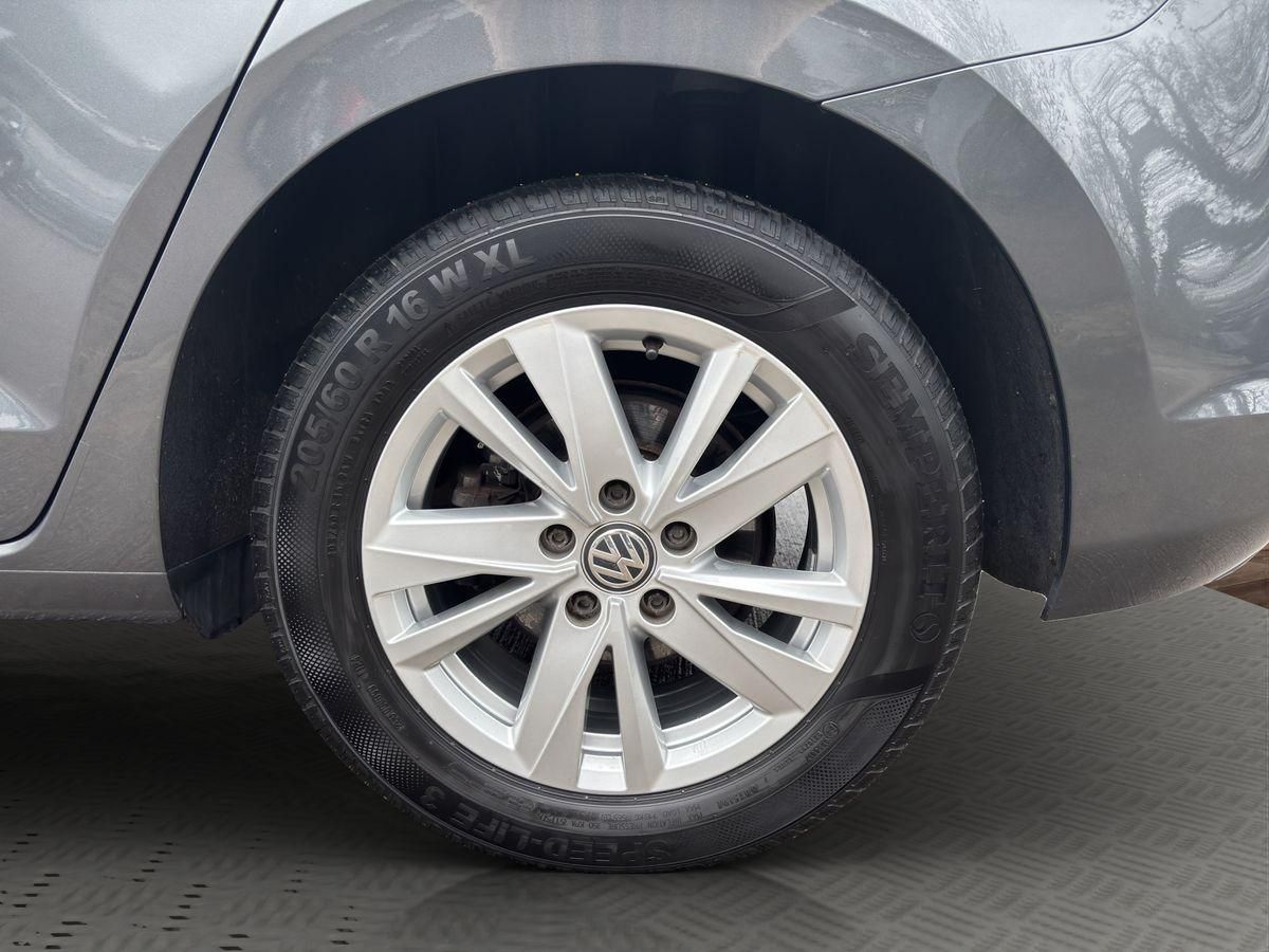 Touran Comfortline DSG PDC v+h KLIMAAUTO LED