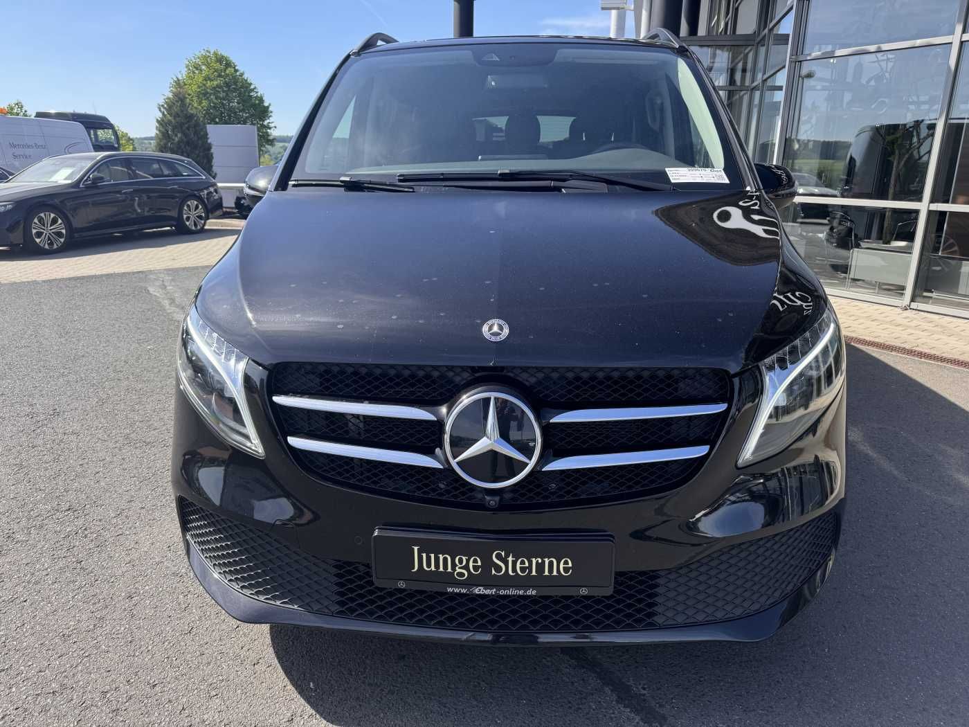 Fahrzeugabbildung Mercedes-Benz V 300 d AVA Extralang AIRMATIC Standheiz 360Kam