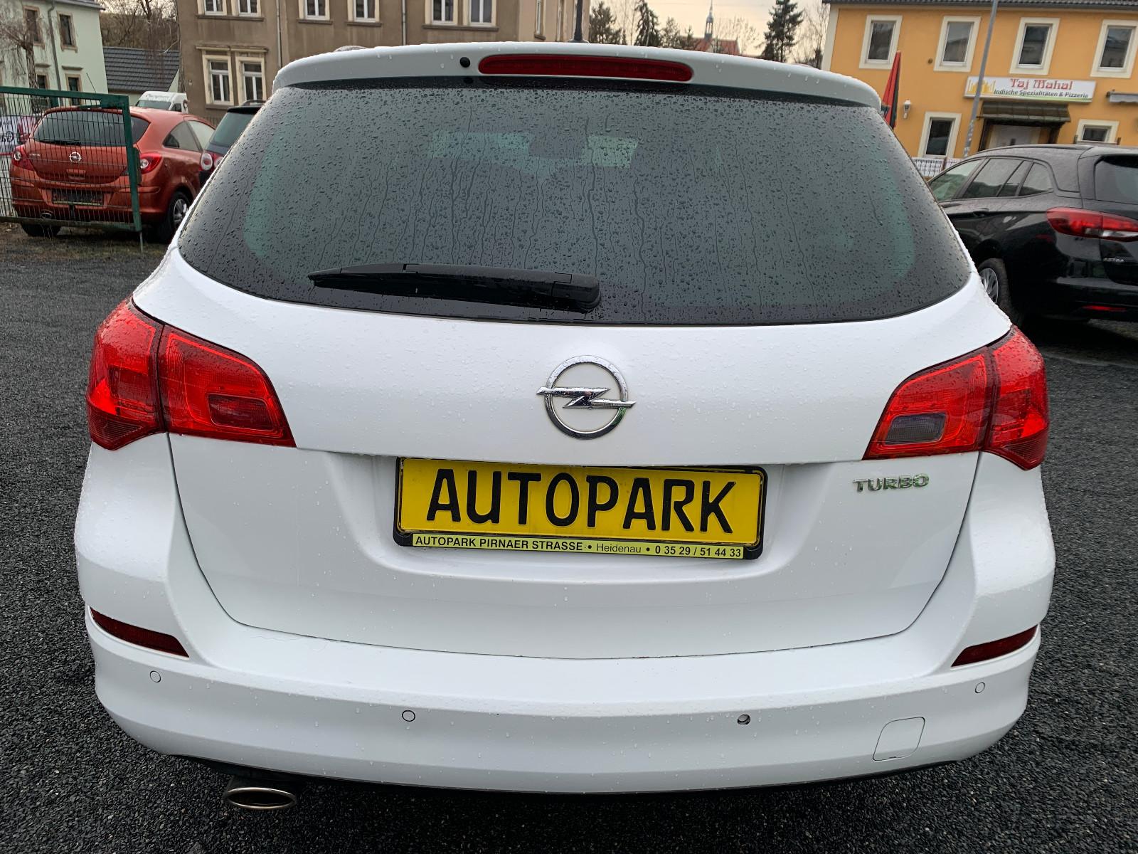 Opel Astra 2011 — photo 6