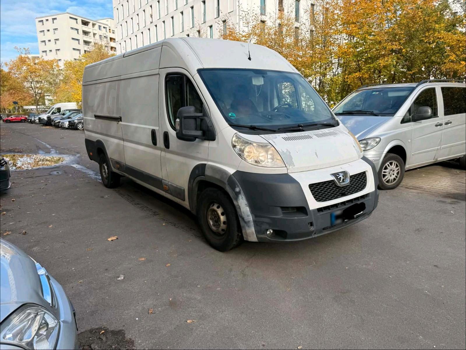 Peugeot Boxer 2012 — rear view