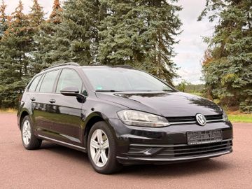 Volkswagen Golf - 1