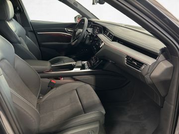 Audi Q8 e-tron - 8
