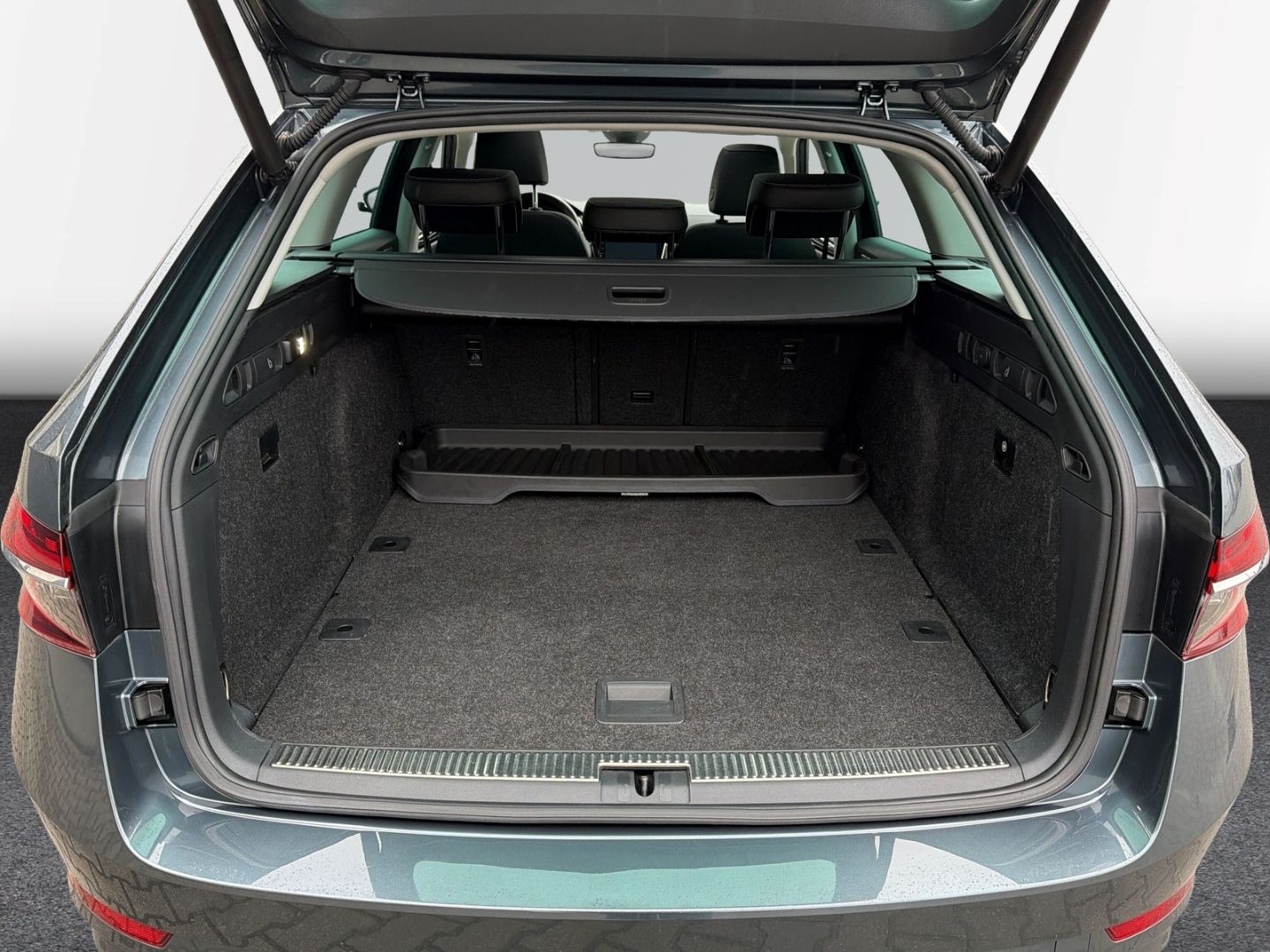 Superb 2.0 TSI DSG Combi L&K *PANO*NAVI*ACC*