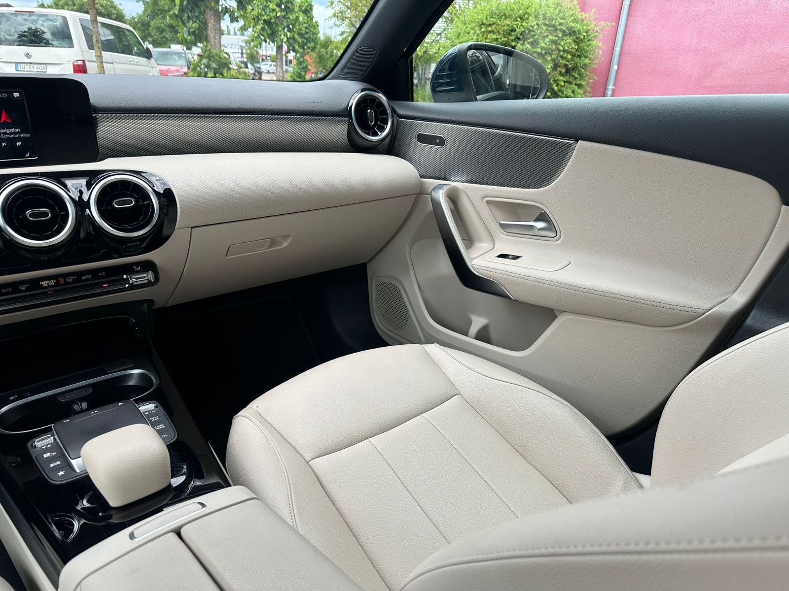 Fahrzeugabbildung Mercedes-Benz A 180 d Limousine *Progressive*NAVI*AHK*LEDER*