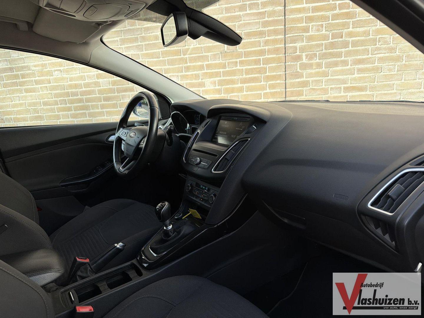 Ford Focus 2015 — photo 9